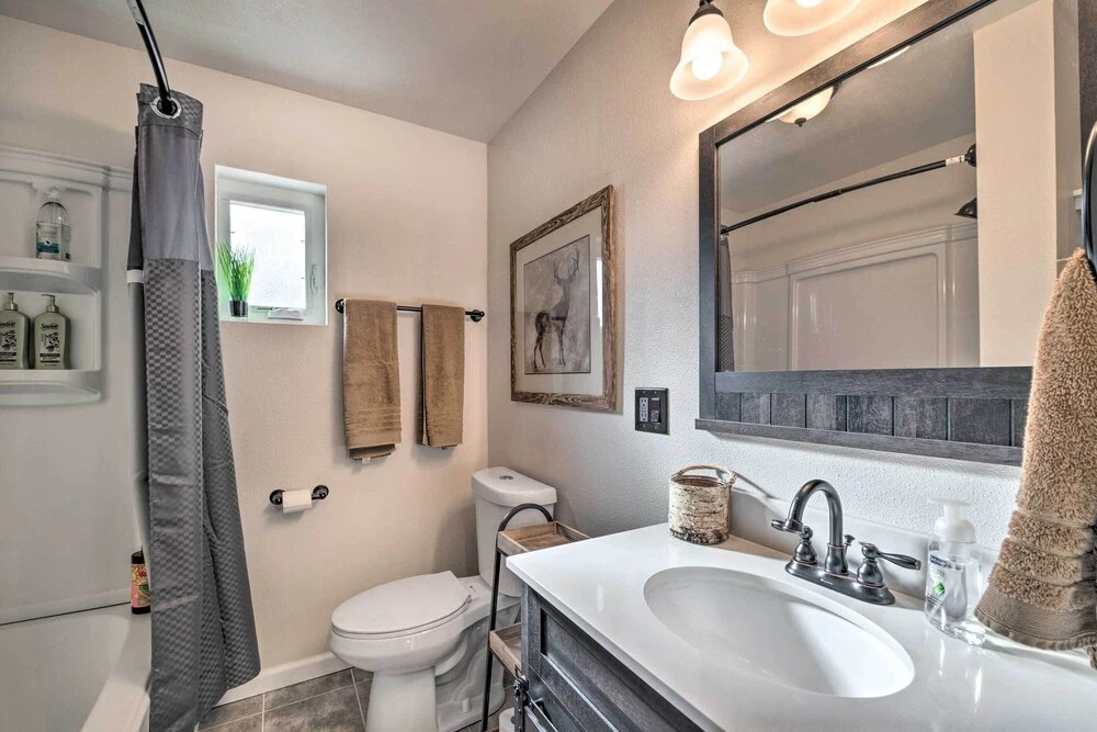 On the Rocks - A Modern Home w/ Decks & Views - фото 8