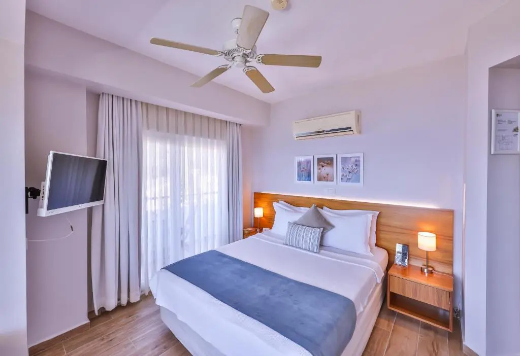 Deluxe Double room with sea view (full double bed)