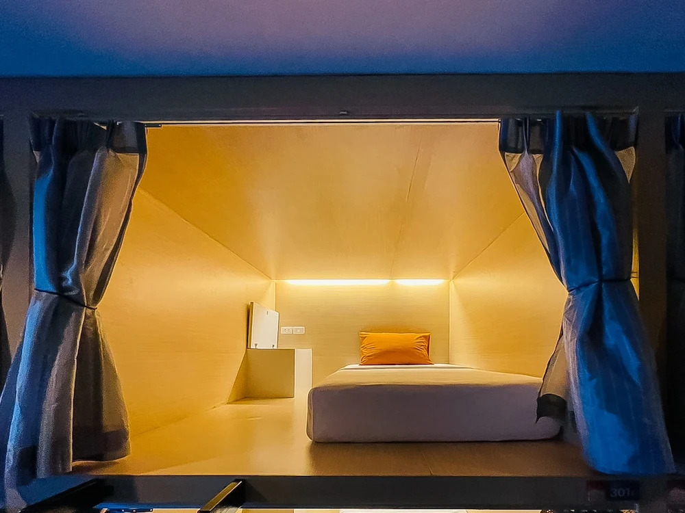 Кровать в общем номере в Rabbitel Phuket
