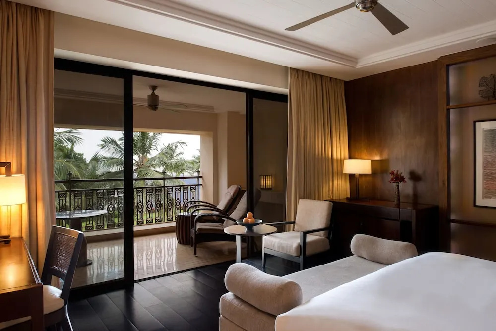 Double room with balcony and with bay view (full double bed)