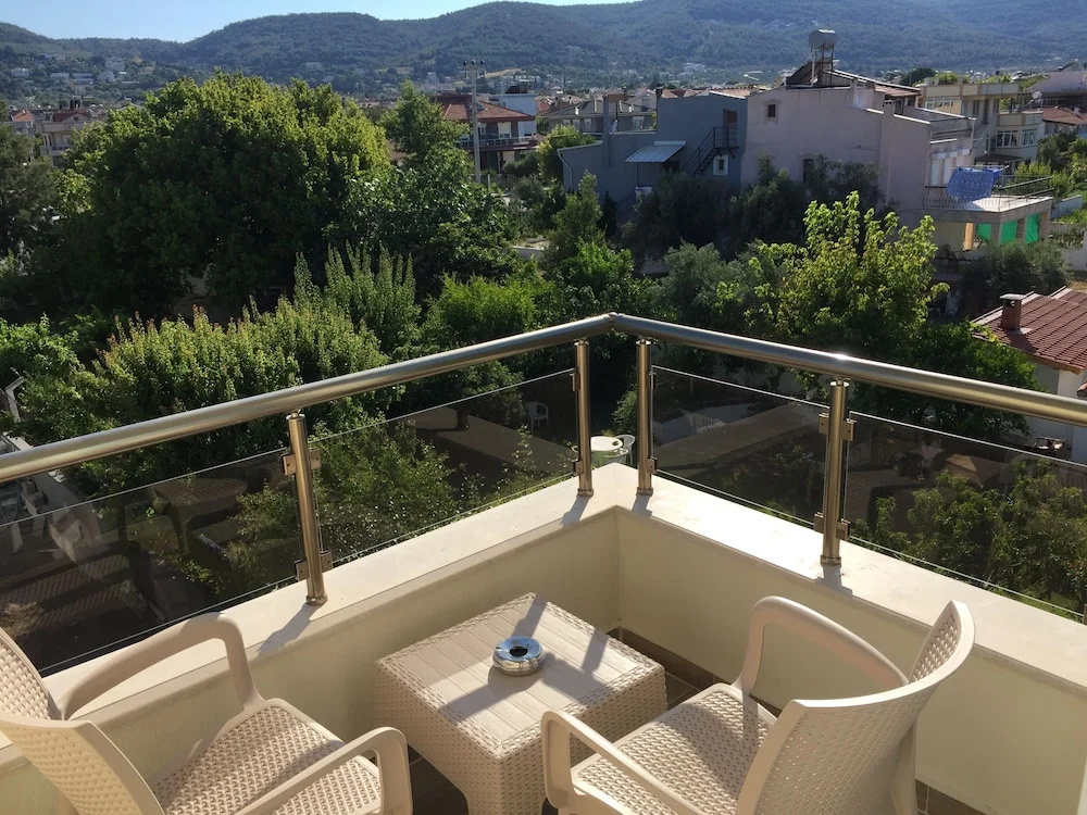 Balcony & Terrace