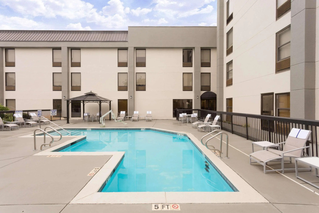 Hampton Inn Greenville Airport - фото 38