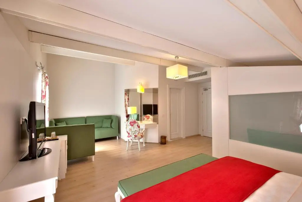 Double Suite (full double bed)