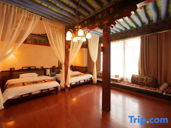 Standard room with courtyard view