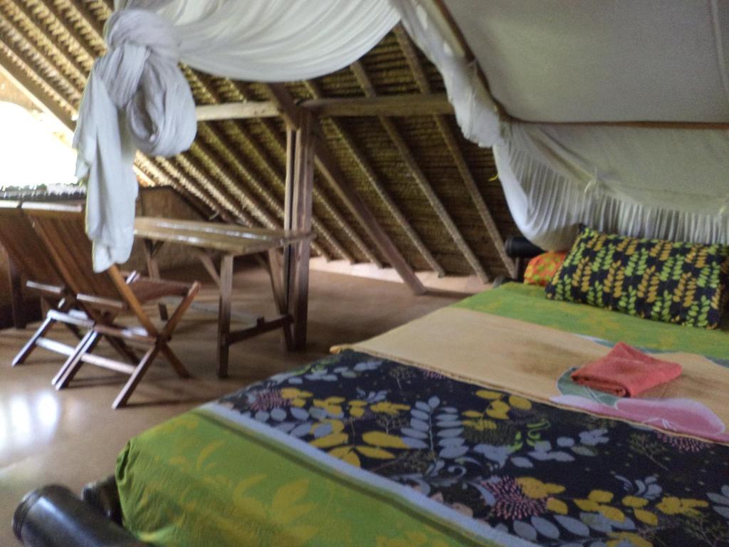 Topi Inn by null