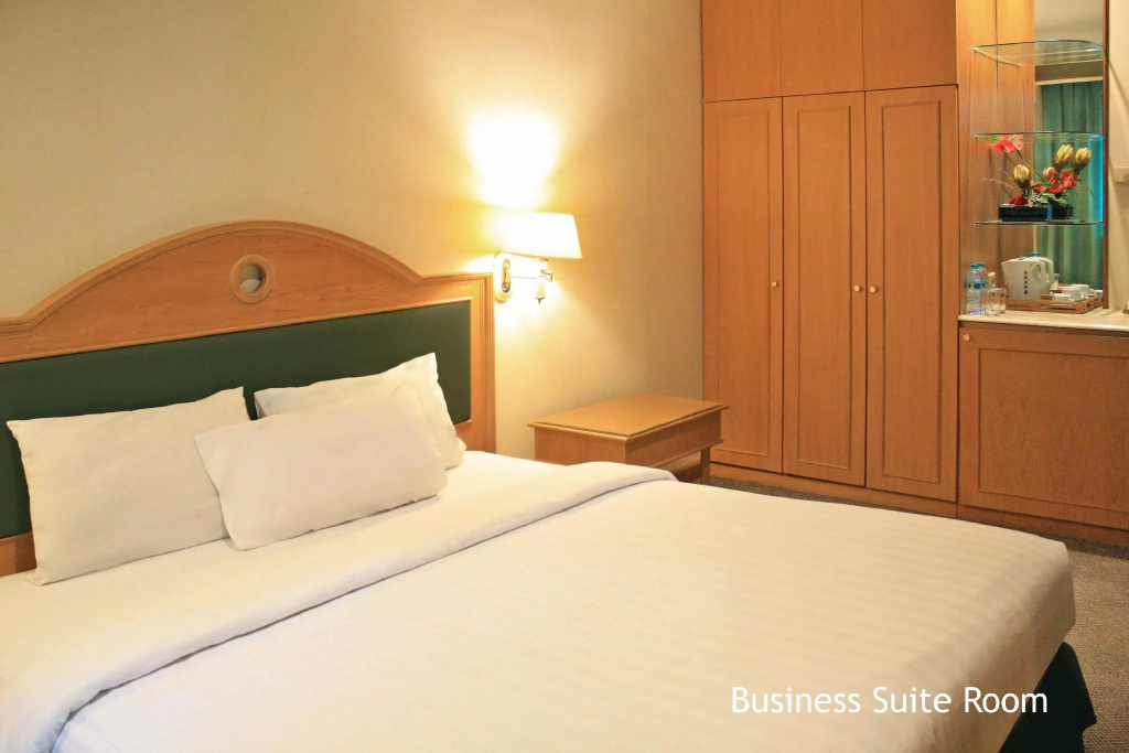 Tunjungan Hotel — 4