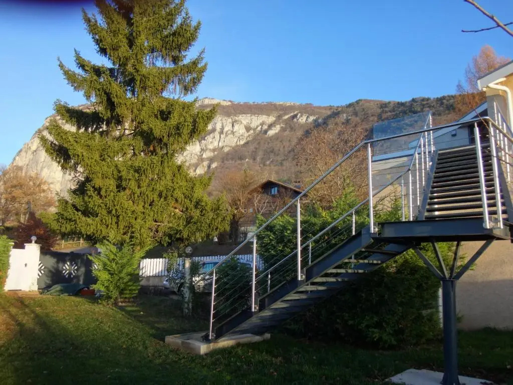 Voir la photo 5 — Chalet de TARA - Grand appartement esprit chalet - piscine chauffée - Genève