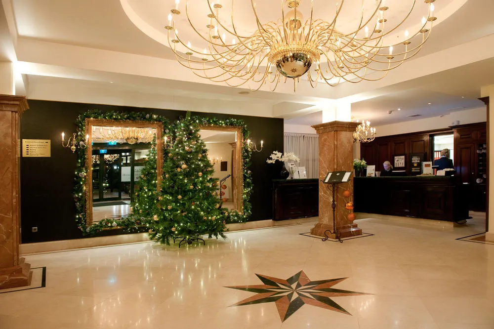 Lobby & Reception