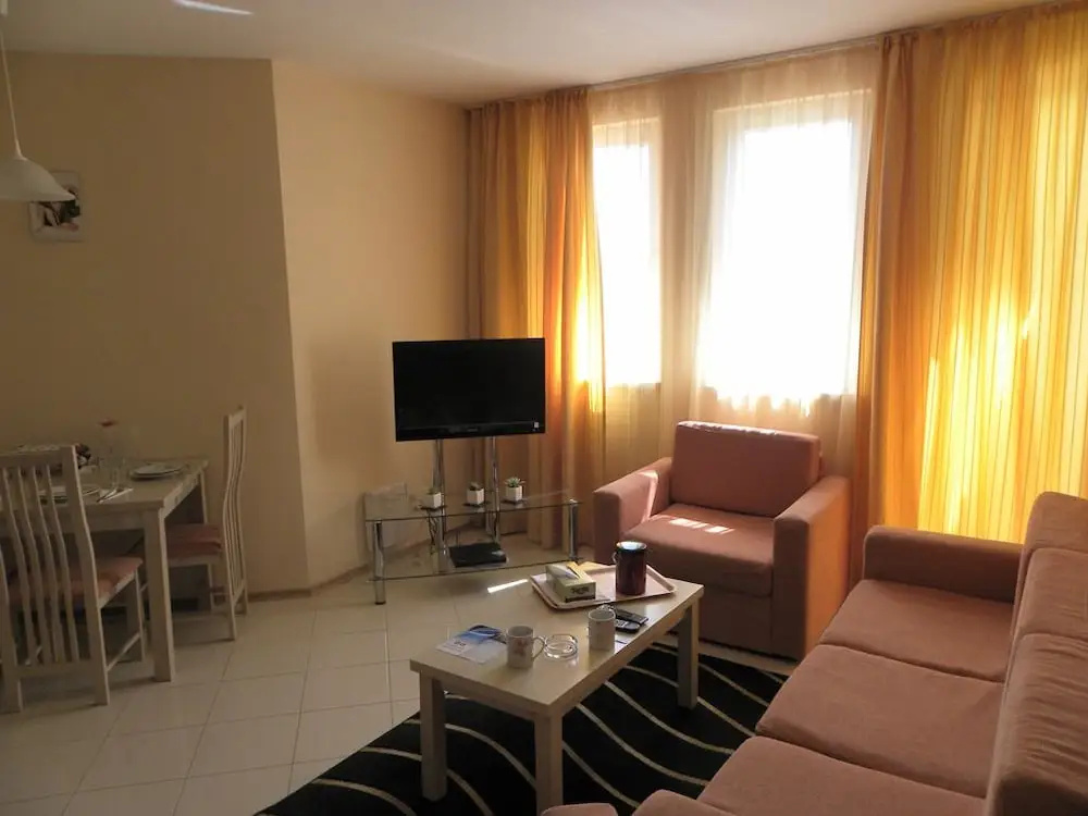 2 Bedrooms Apartment