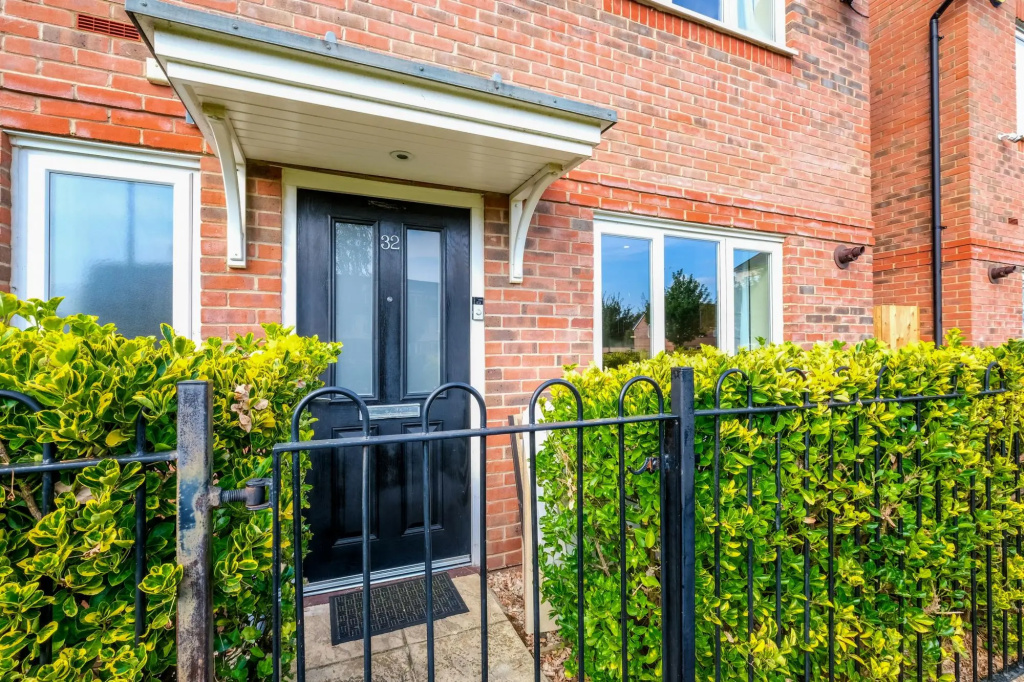 London Heathrow Living Holywell Serviced House D