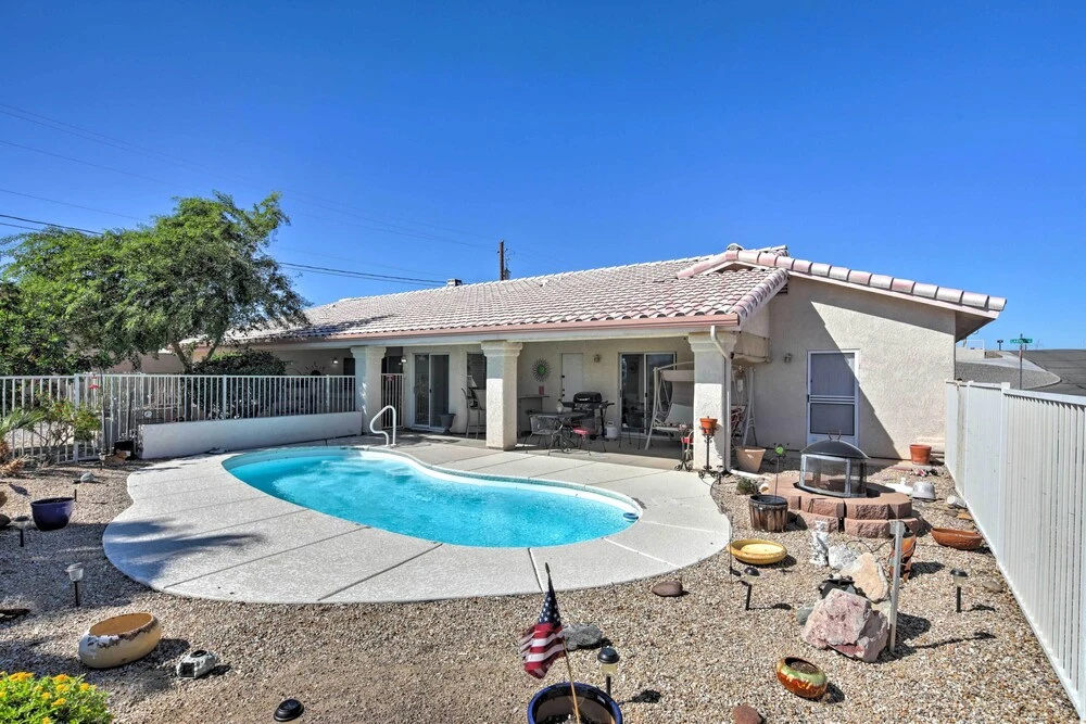 4 Mi to Lake Havasu Park: Modern Home w/ Pool!