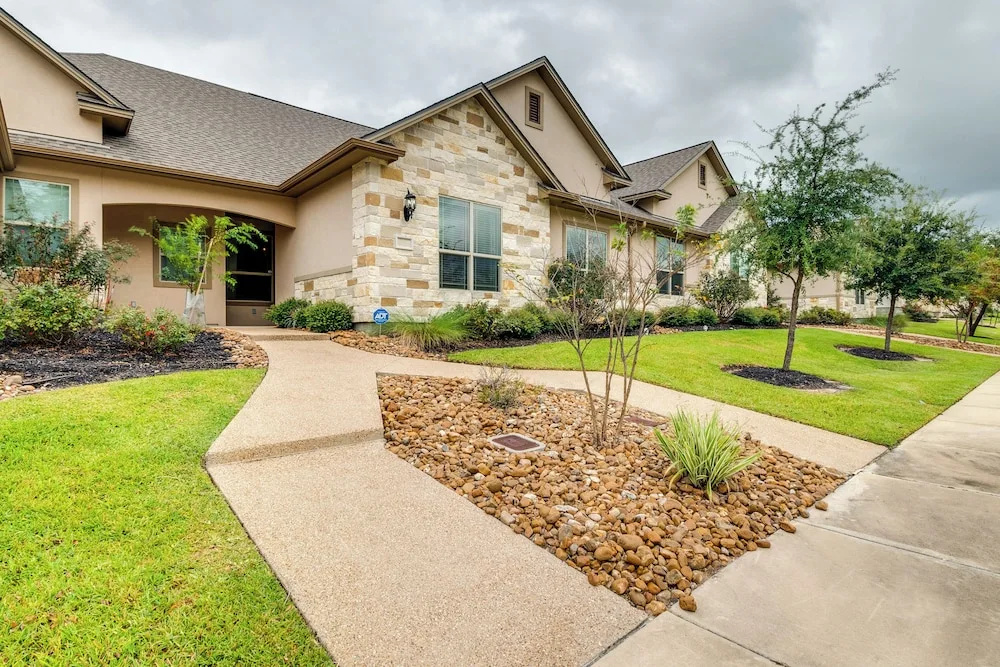 Gorgeous College Station Townhome w/ Patio!