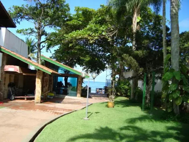 Condomínio a 1 metro da Praia Toninhas Ubatuba Pé na Areia Apartamento