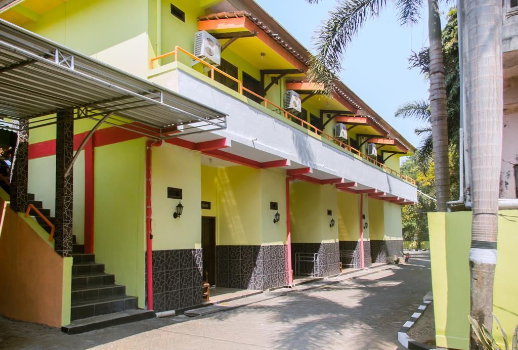 OYO 1069 Hotel New Rajawali