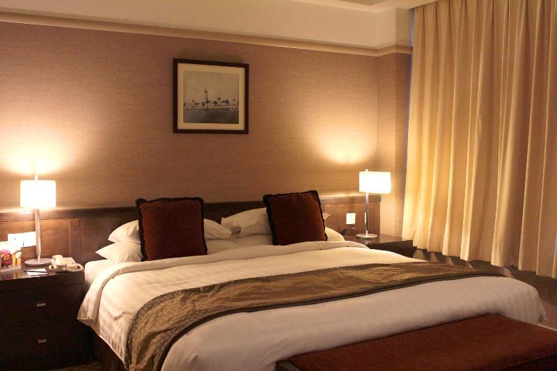 Pacific Regency Hotel Suites