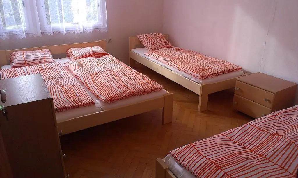 2 Bedrooms Chalet