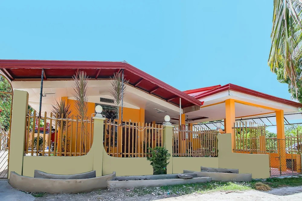 J5 Guest House & Restobar