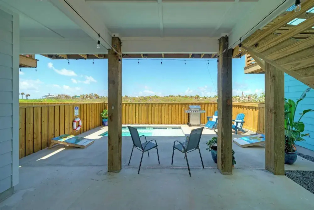 Between the Shores by Avantstay Pool, Boardwalk