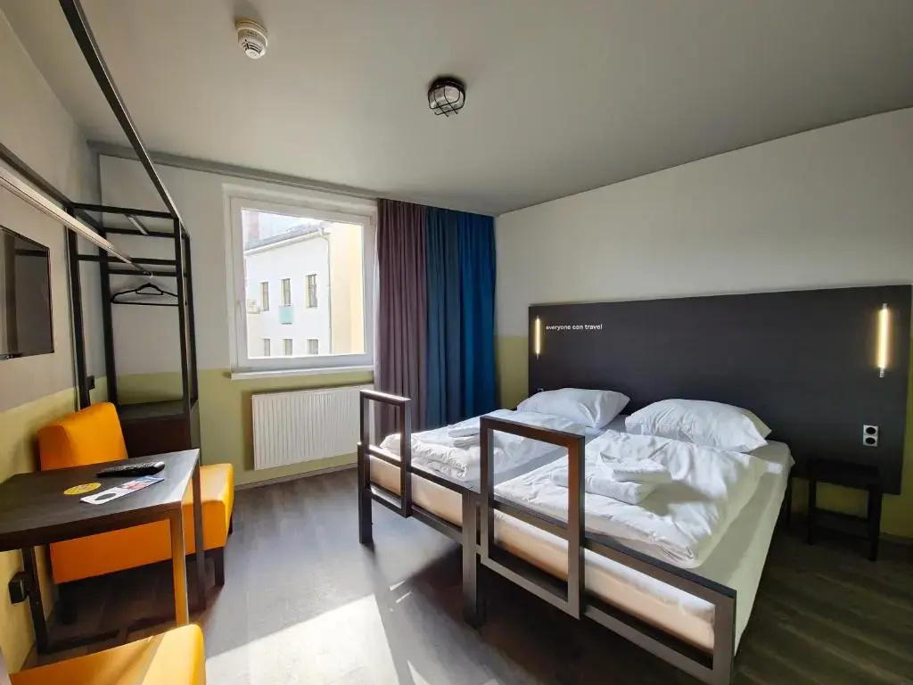 Plus Double room (twin beds)