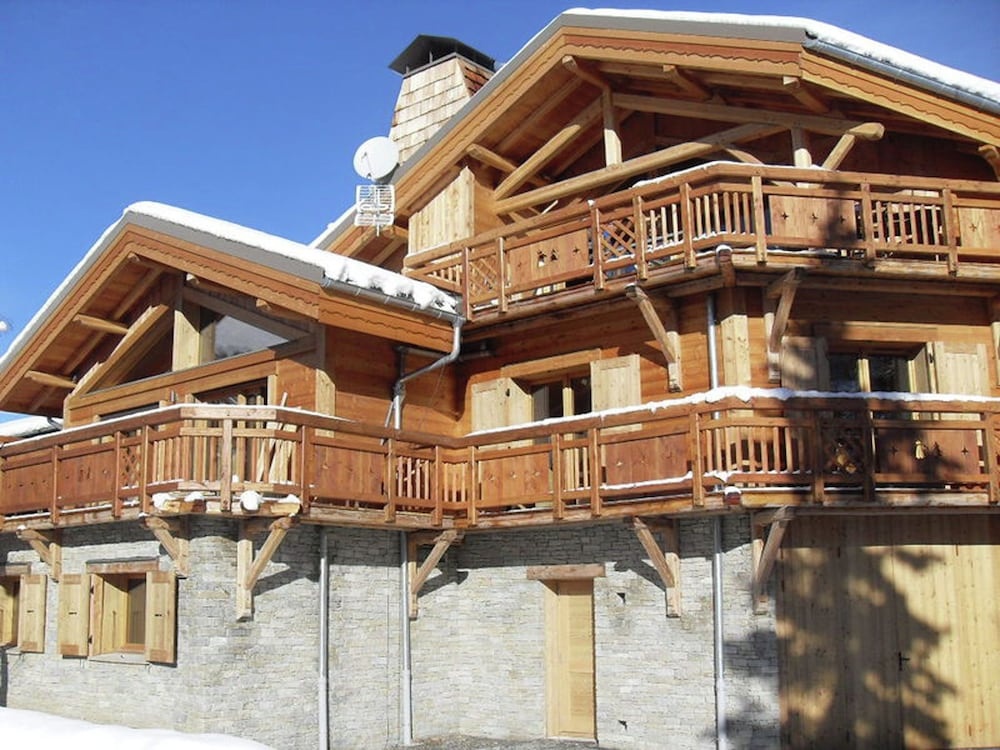 Detached Chalet With a Fireplace, Just 50 m. From the Slopes
