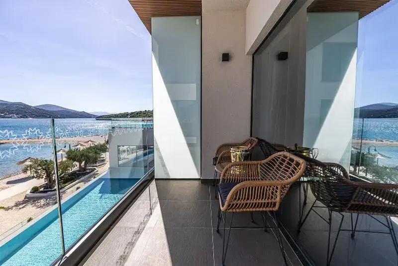 Superior Double room with balcony and with sea view (full double bed)