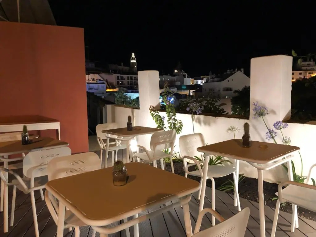 觀景至尊雙人房，配有大床