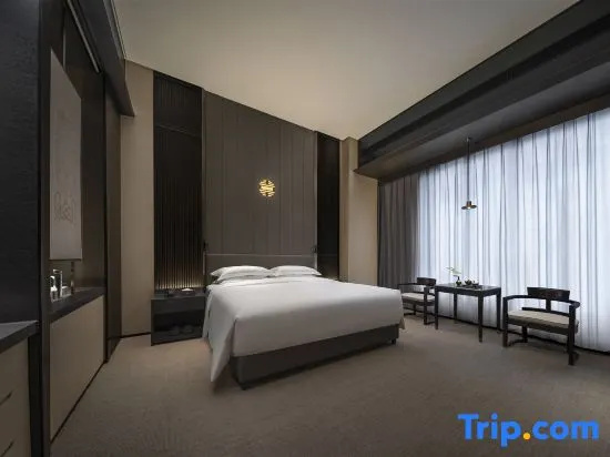 Deluxe Double room (full double bed)