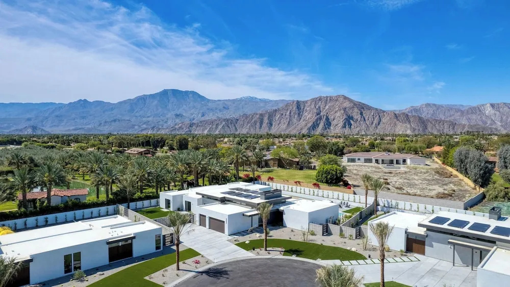 Polo Villa Trio Sleeps 52 3 Homes 20 Bdrs