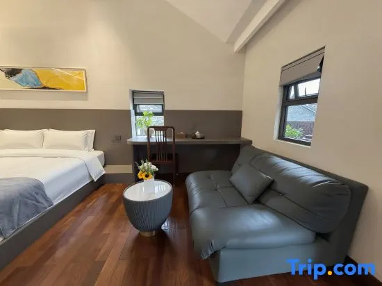 Deluxe Double room with balcony (full double bed)