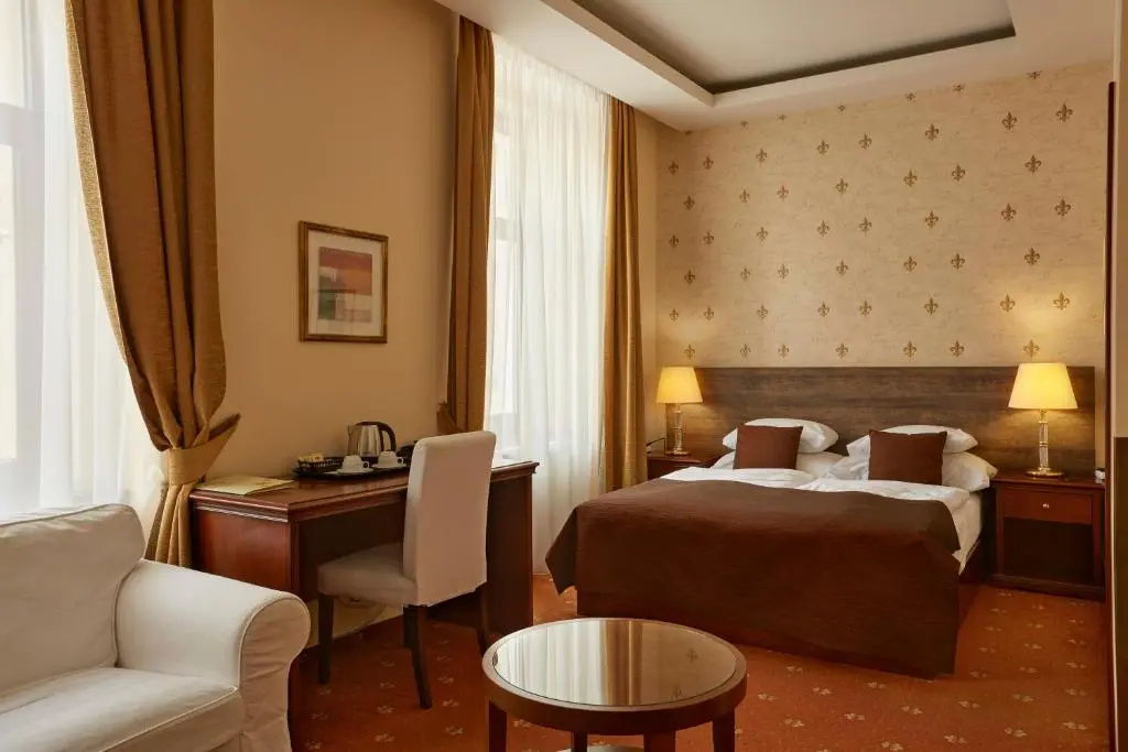 Deluxe Double room (full double bed)