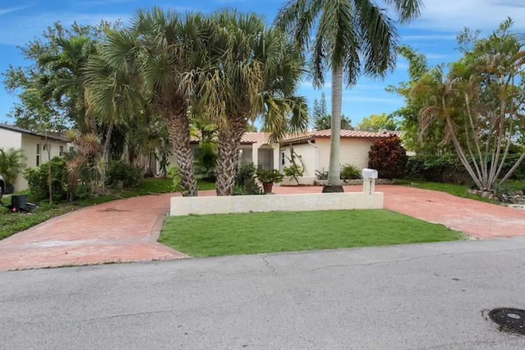 Edgewood Main in Dania Beach