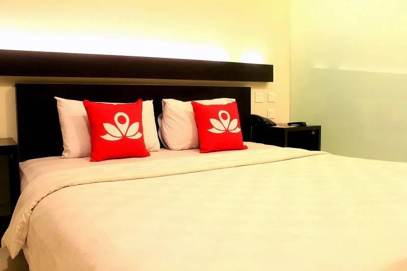 V Hotel & Residence by ZEN Rooms - фото 6