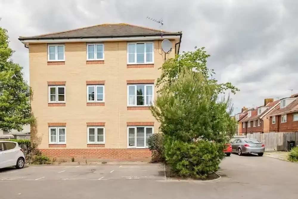 2 Bed Flat - Sleeps 4 - Pets - Parking - Garden