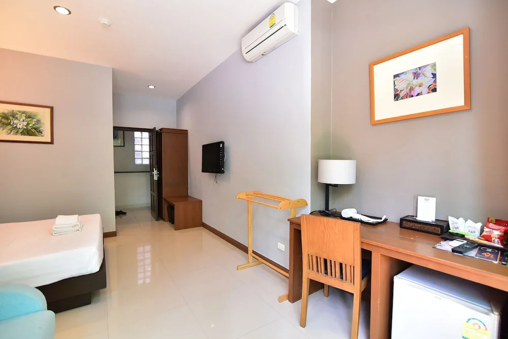 Deluxe Double room (full double bed)