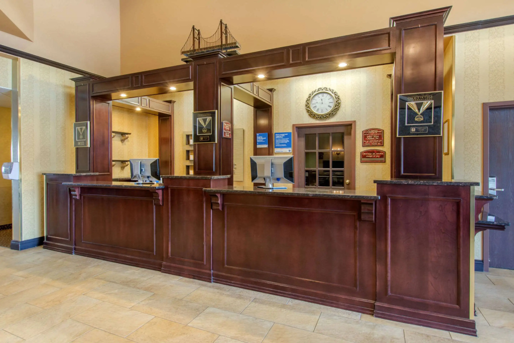 Lobby & Reception