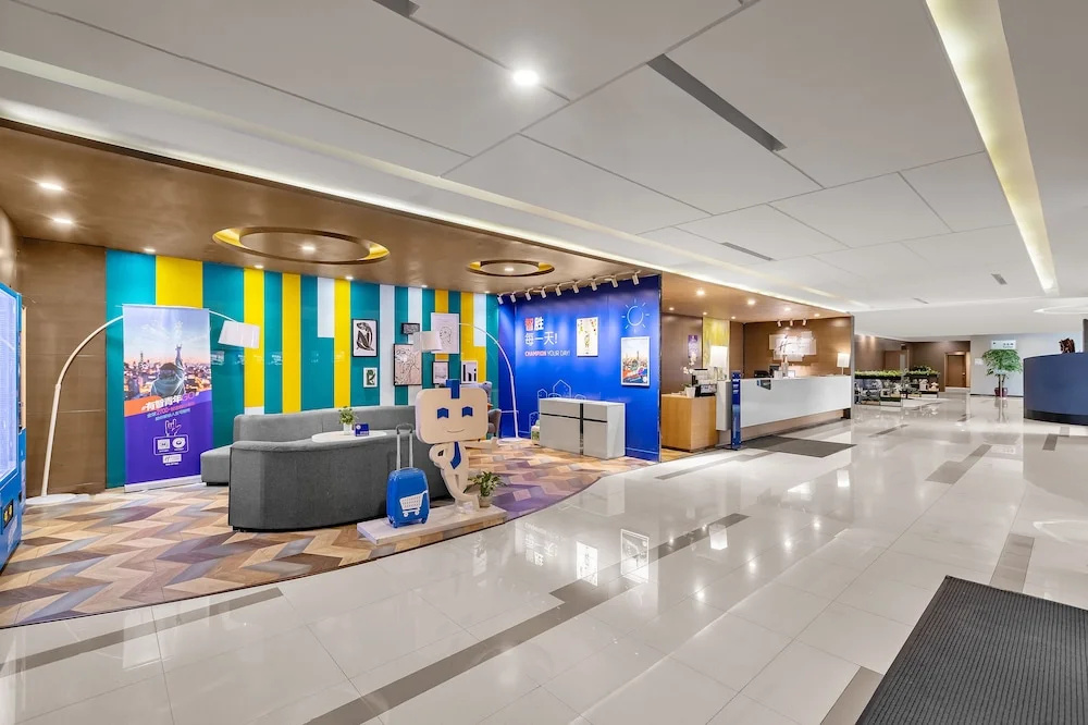 Lobby & Reception
