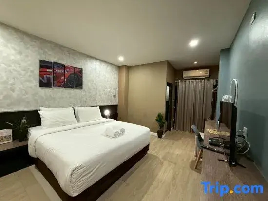 Deluxe Double room (full double bed)