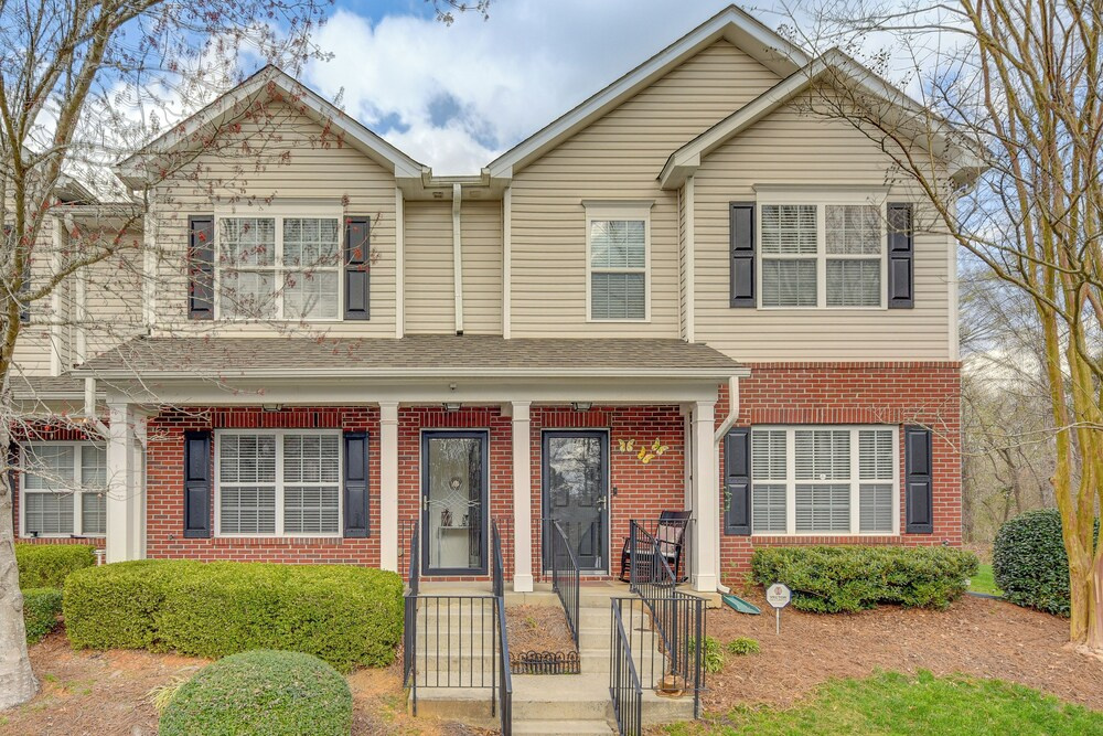 Dog-friendly Townhome w/ Patio in Charlotte Area!