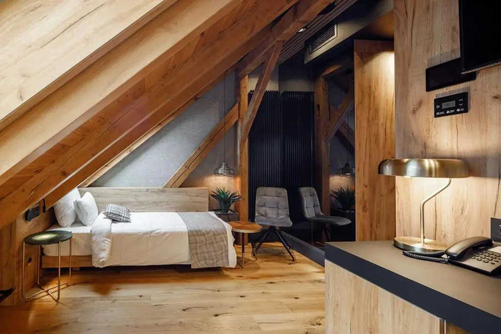 Standard Double Attic room (twin beds)