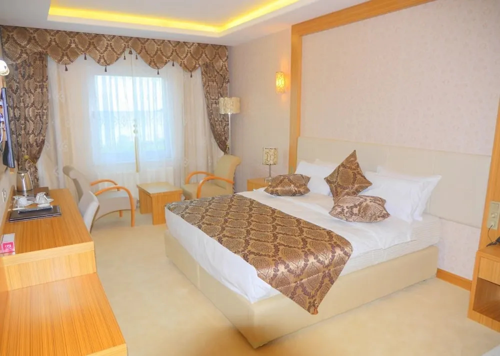 Double Suite full double bed
