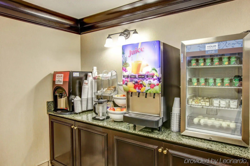 Comfort Suites At Rivergate Mall - фото 14