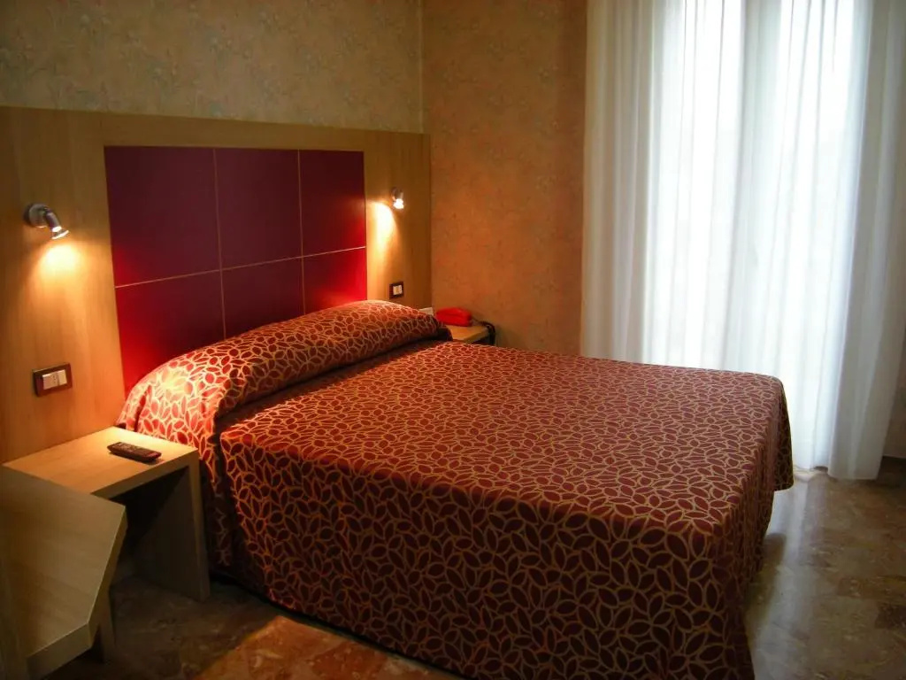 Double room (full double bed)