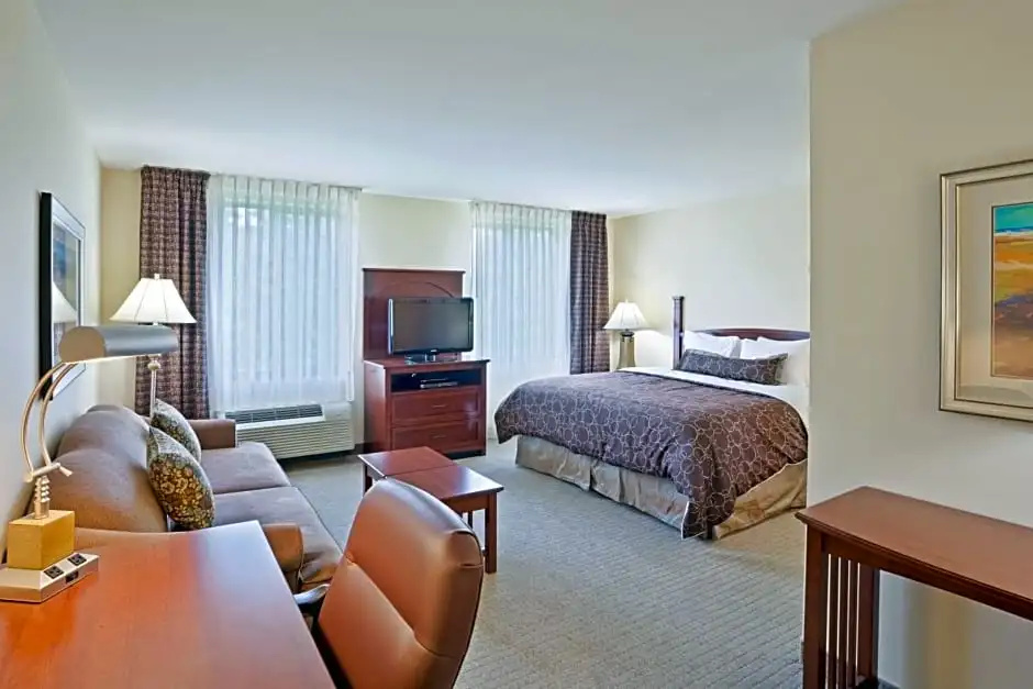 Staybridge Suites Everett-Paine Field by IHG - Chambres