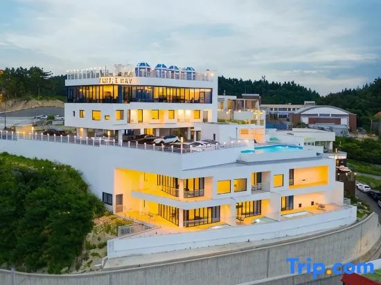 T Bay Hotel & Pool Villa