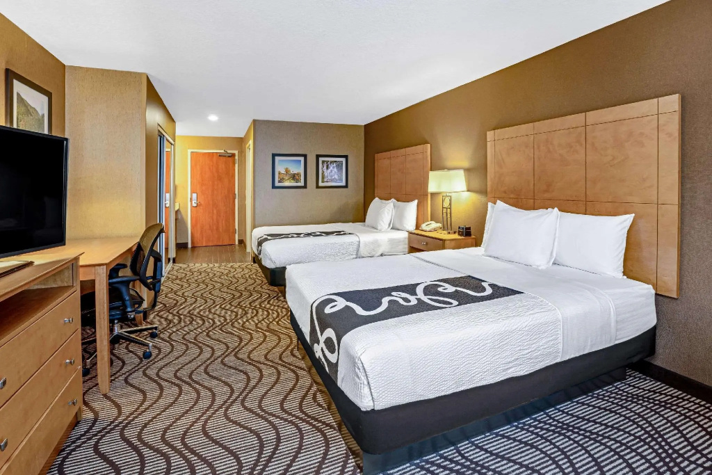 1 Bedroom Deluxe Quadruple Suite