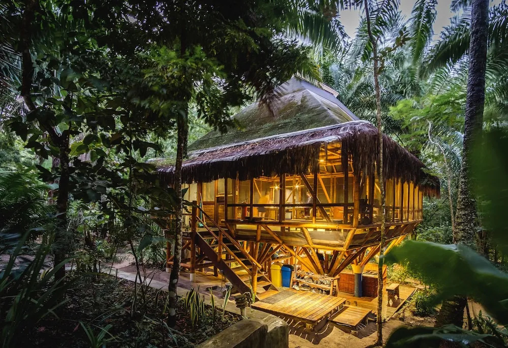 Universo Pol Bamboo Hostel