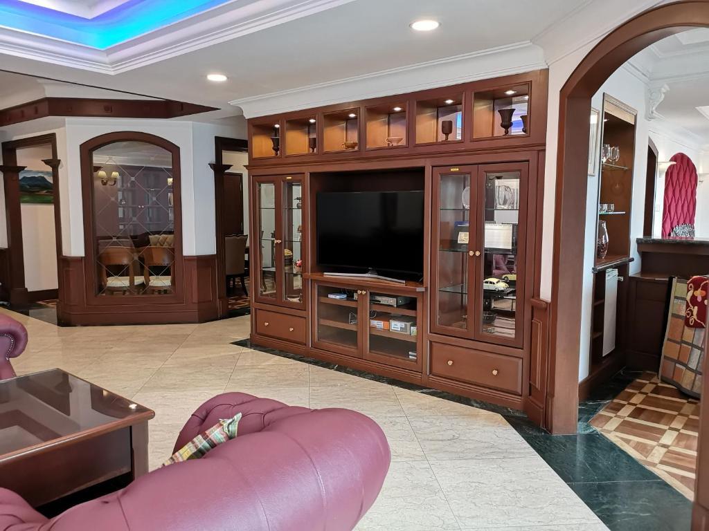 Marina Court Luxury Penthouse
