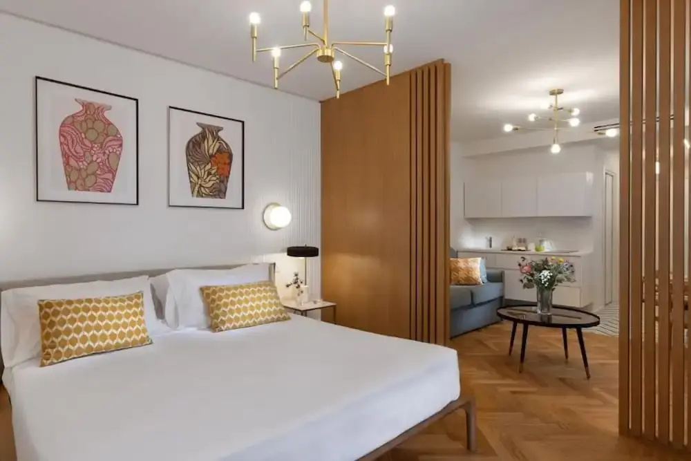 Executive Double Suite with balcony and with partial sea view (full double bed)