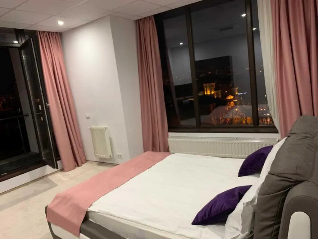Double Suite (full double bed)