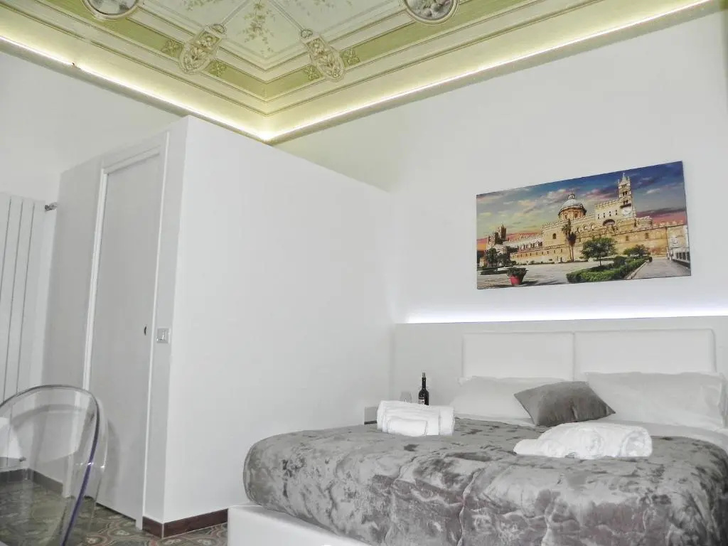 Deluxe Double room with balcony (full double bed)
